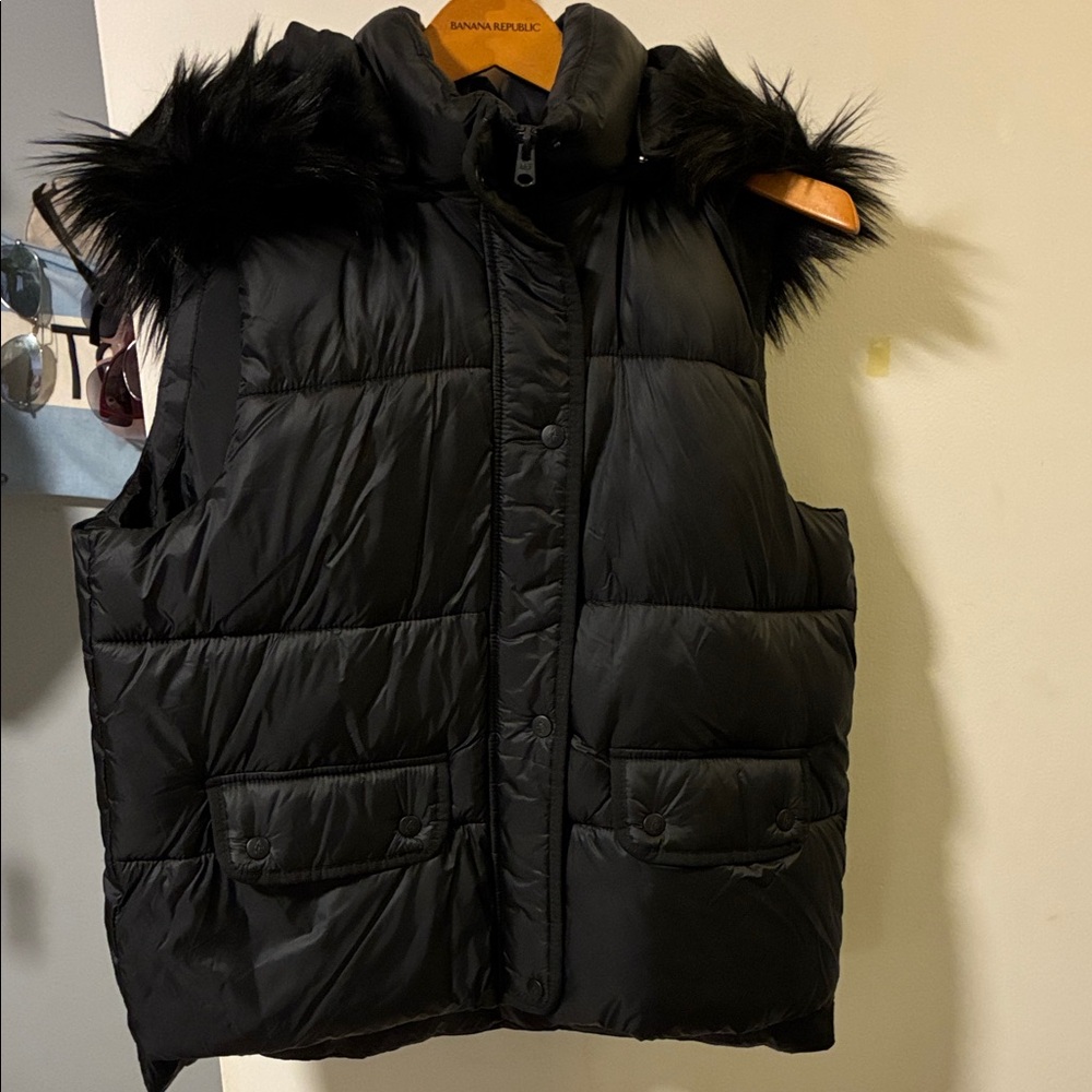 Abercrombie & Fitch Black Puffer Vest with Faux Fur Trim